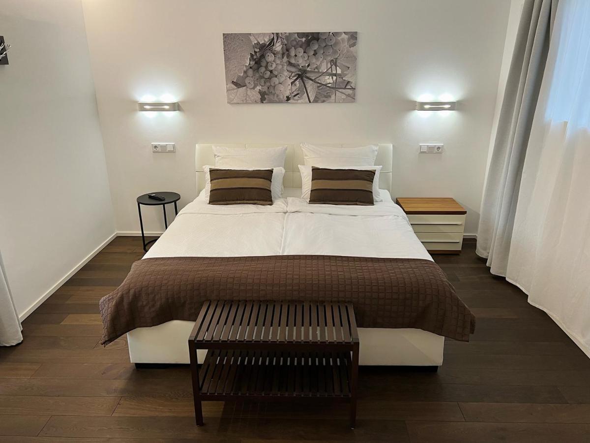 Weingut-Aparthotel Olinger Mehring  Bagian luar foto